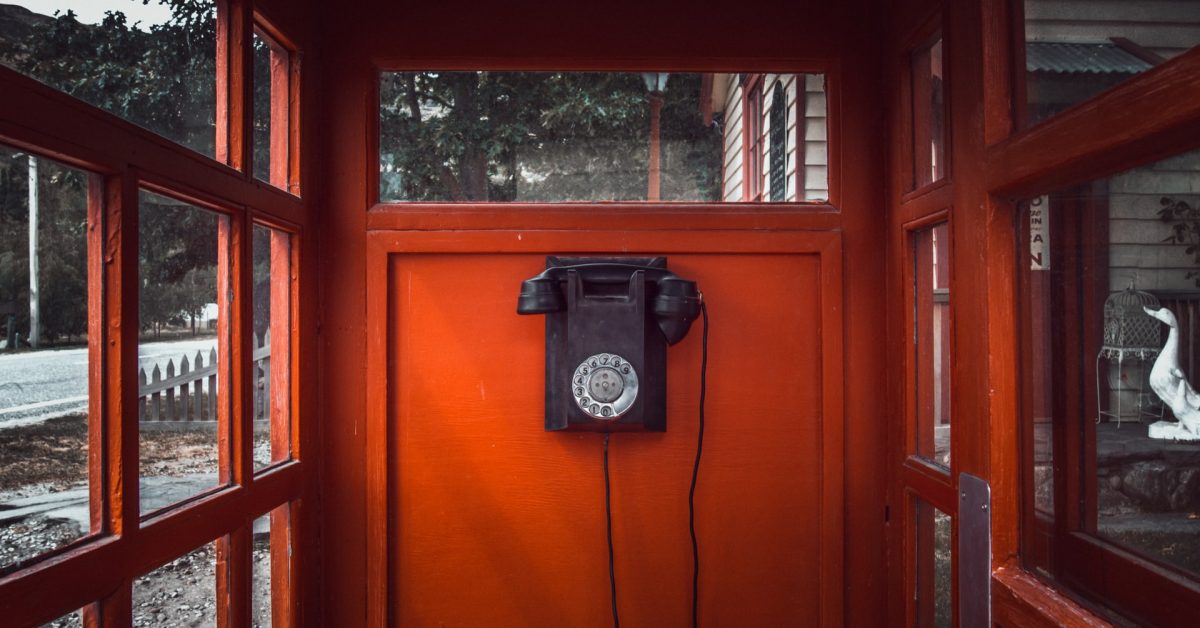 Cómo coger el teléfono en inglés Talking with Cambridge